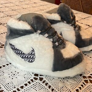 Super cute “Nike” “Christian Dior” style slippers